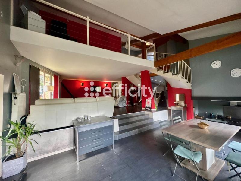 Maison - 338 m² - 13 pièces