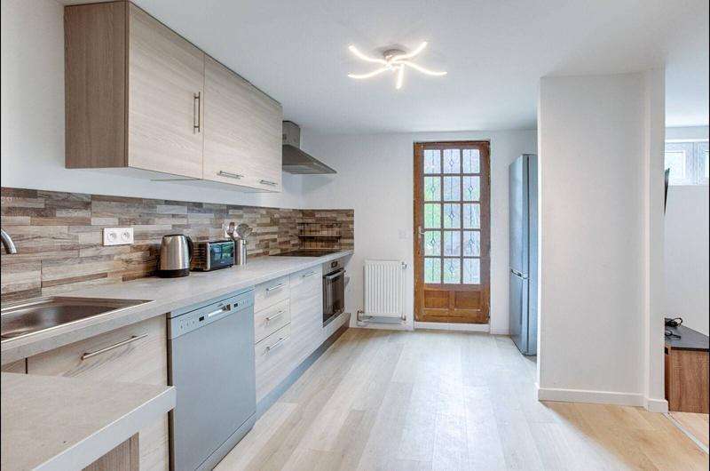 Appartement - 115 m² - 9 pièces