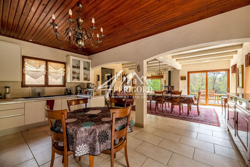 Maison traditionnelle - 180 m² - 6 pièces