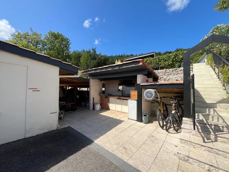 Maison - 208 m² - 7 pièces