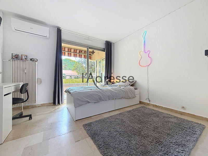 Appartement - 93 m² - 5 pièces