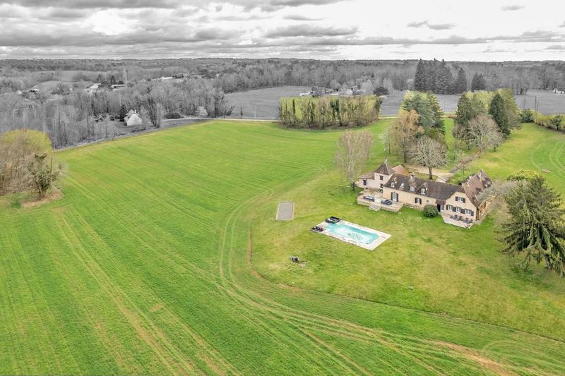 Maison - 242 m² - 11 pièces