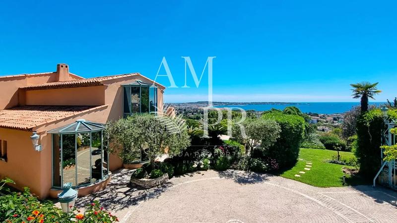Villa - 350 m² - 10 pièces