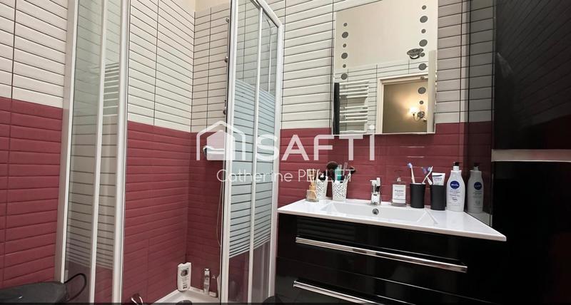 Maison - 246 m² - 11 pièces