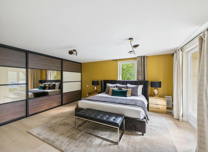 Propriété - 227 m² - 6 pièces