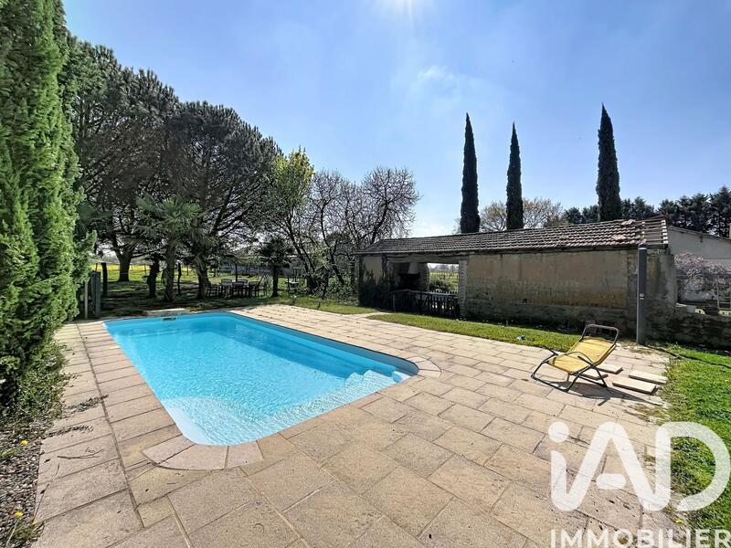 Maison - 240 m² - 9 pièces