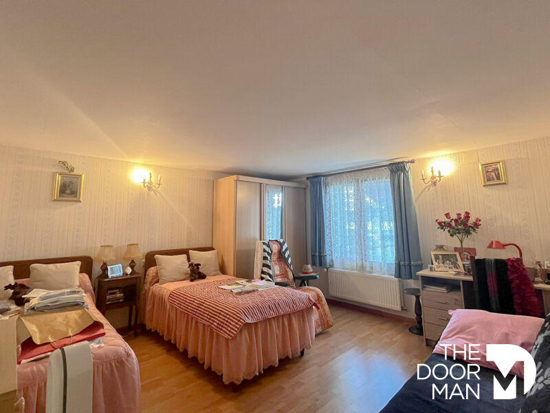 Maison - 200 m² - 7 pièces