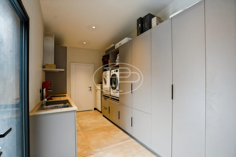 Maison contemporaine - 189 m² - 6 pièces