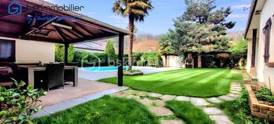 Propriété - 288 m² - 12 pièces