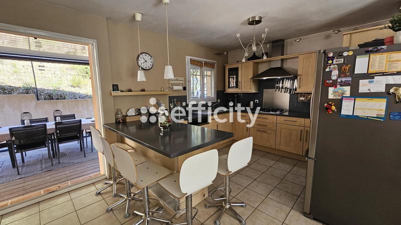 Maison - 145 m² - 8 pièces