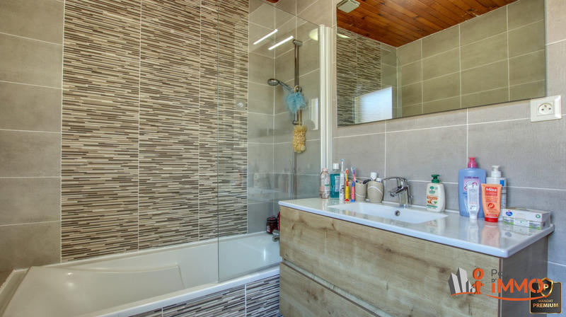 Maison - 90 m² - 6 pièces