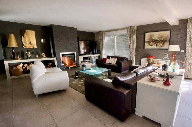 Maison - 250 m² - 7 pièces