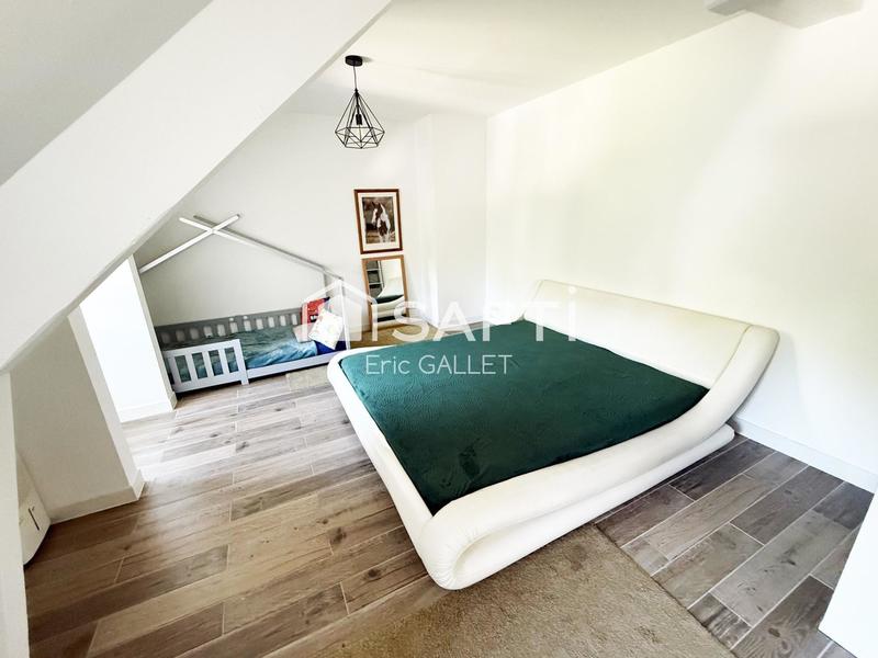 Maison - 241 m² - 9 pièces