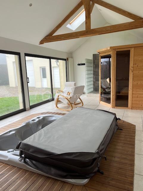 Propriété - 240 m² - 9 pièces