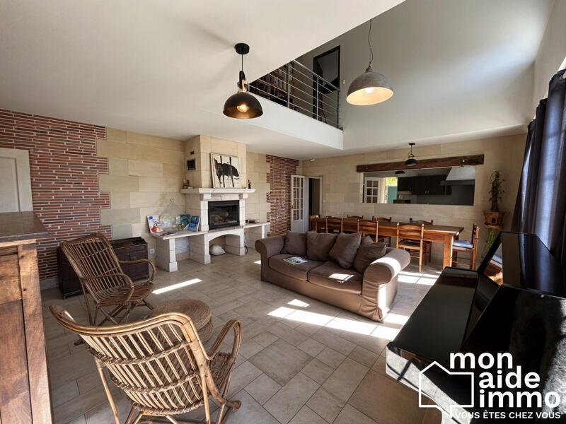 Maison - 222 m² - 7 pièces