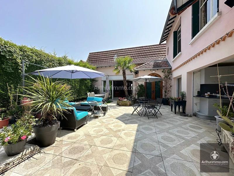 Maison - 308 m² - 8 pièces