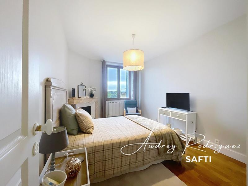 Maison - 310 m² - 11 pièces