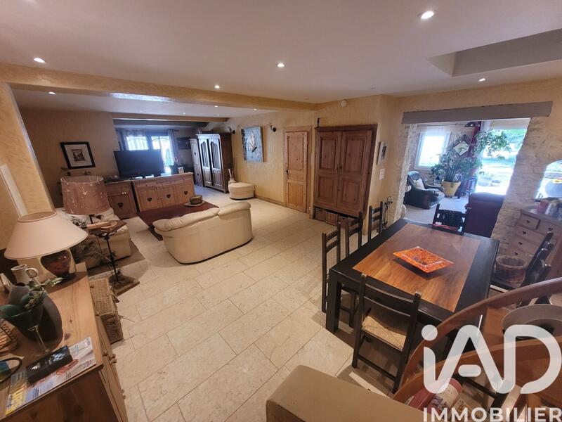 Maison - 445 m² - 16 pièces