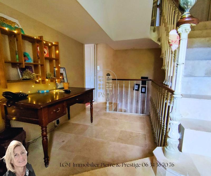 Maison - 270 m² - 8 pièces