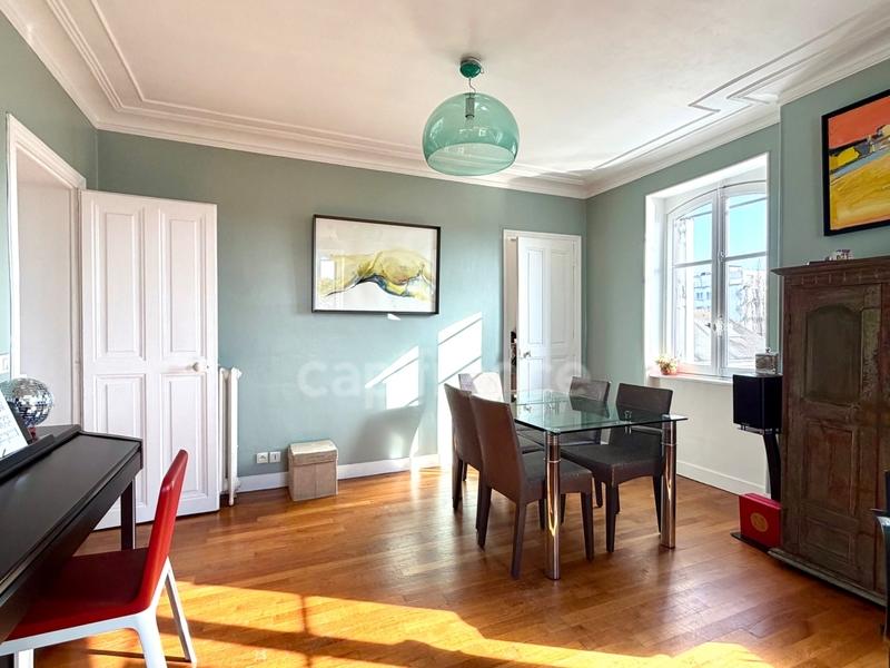 Appartement - 100 m² - 5 pièces