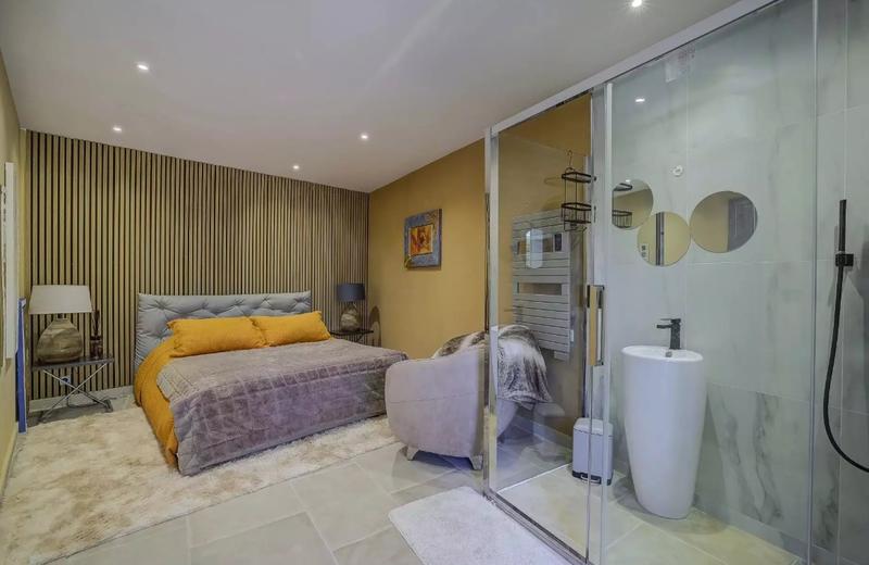 Villa - 216 m² - 6 pièces