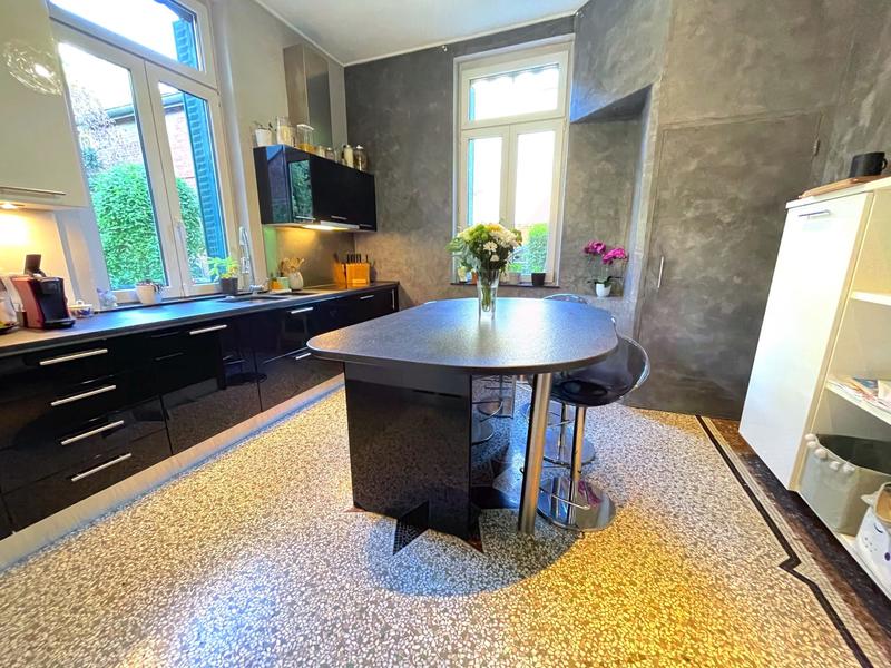 Maison - 250 m² - 7 pièces