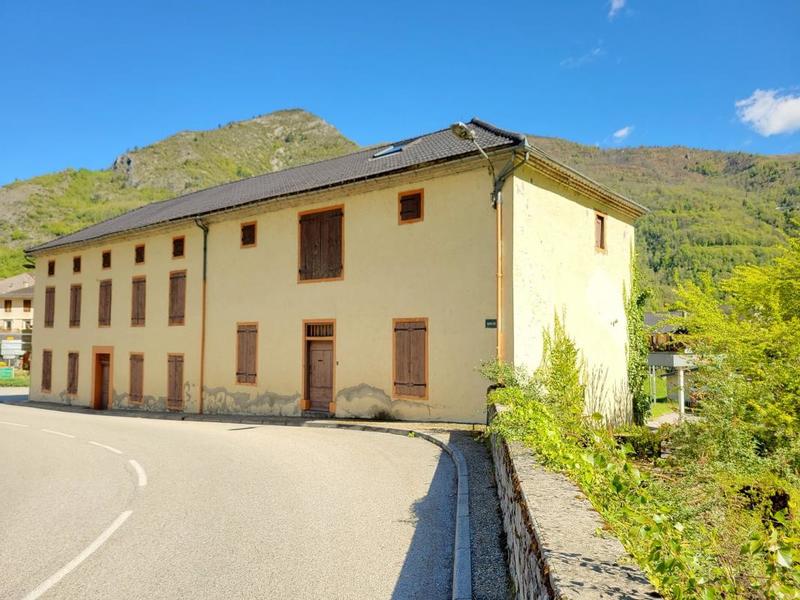 Maison - 600 m² - 12 pièces