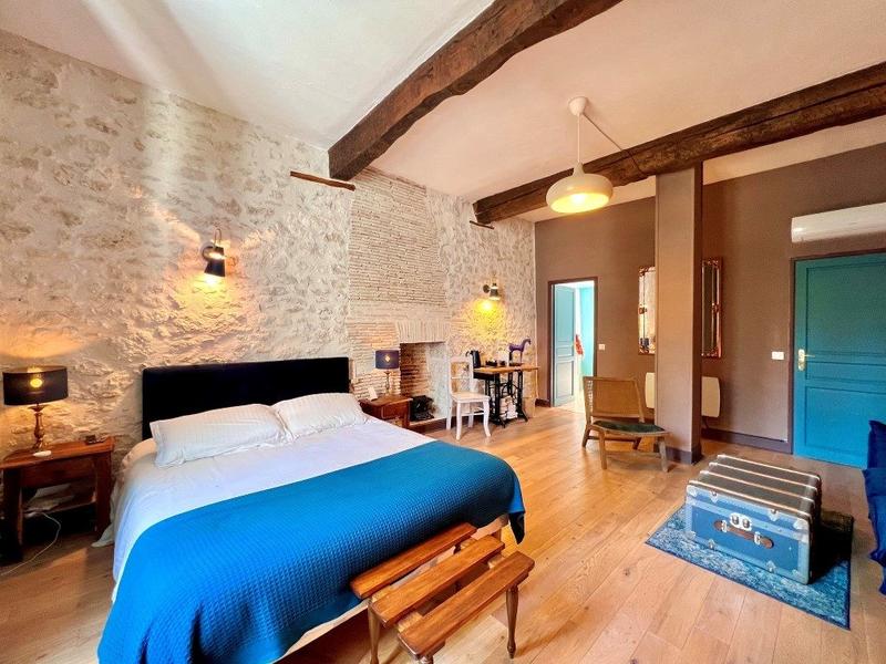 Château - 1 840 m² - 33 pièces