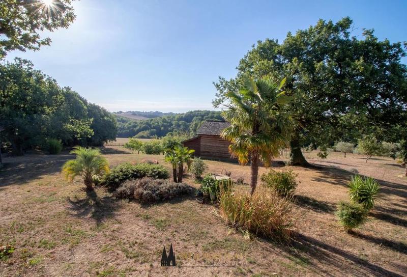 Propriété - 260 m² - 11 pièces