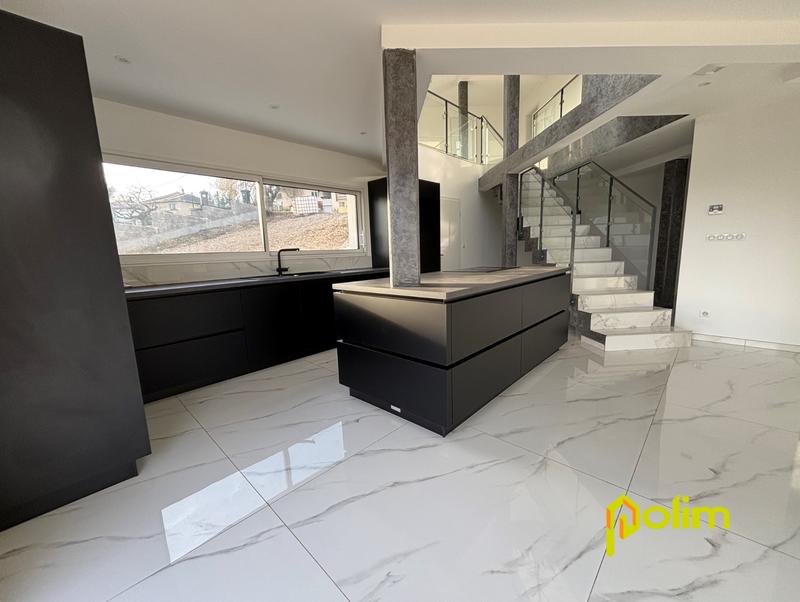 Maison - 139 m² - 6 pièces