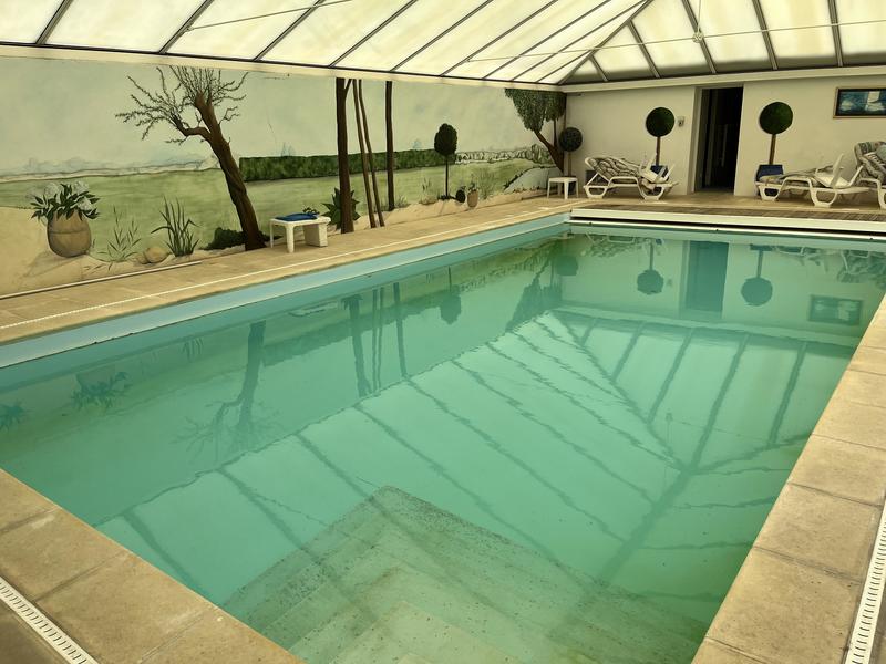 Maison - 255 m² - 9 pièces