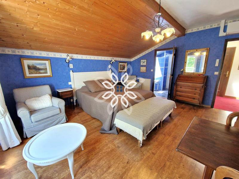 Maison - 285 m² - 6 pièces