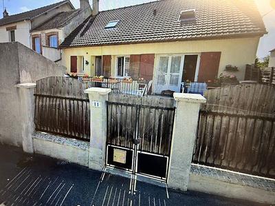 Maison - 96 m² - 4 pièces