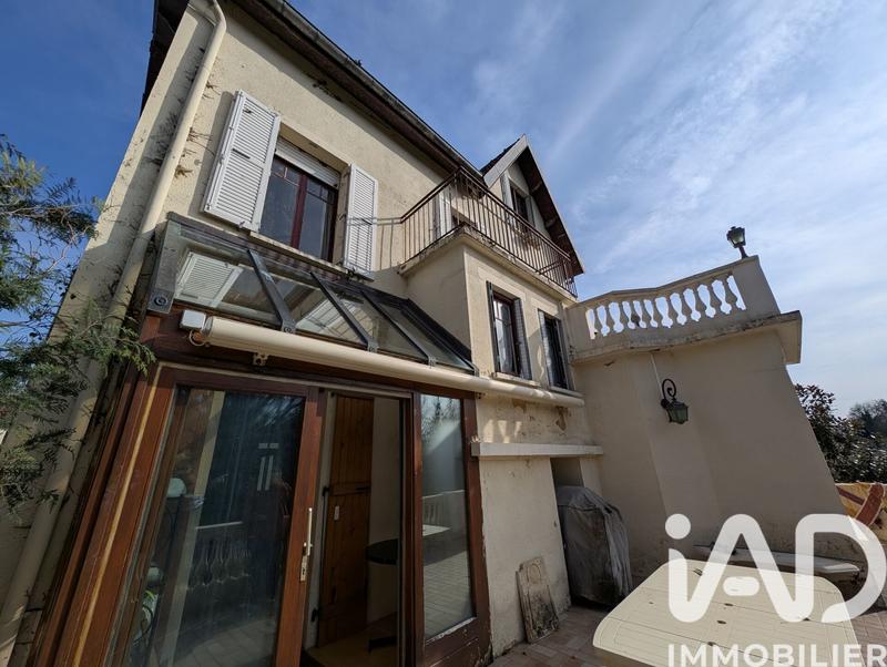 Maison - 236 m² - 11 pièces