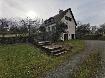 Maison - 213 m² - 8 pièces