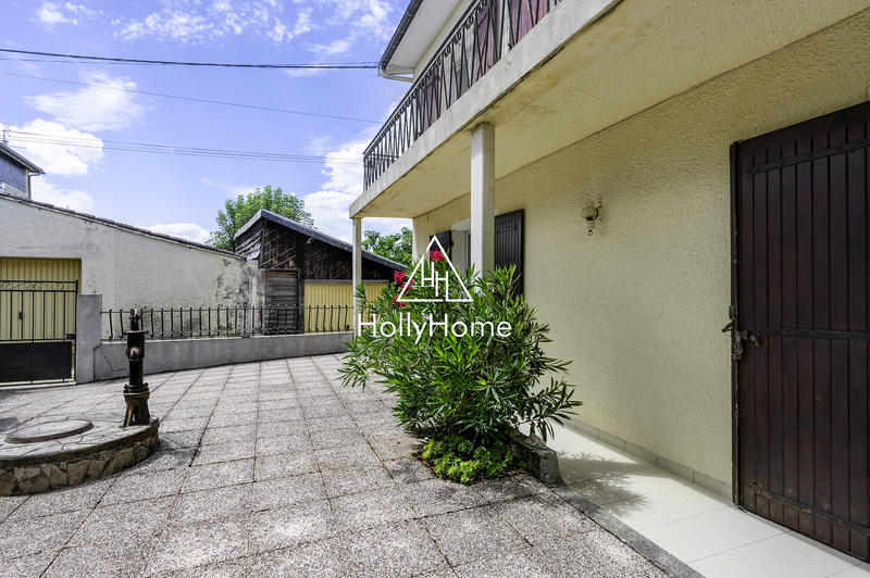 Maison - 290 m² - 8 pièces