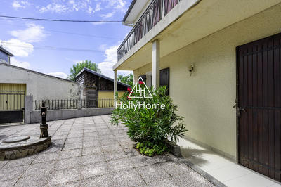 Maison - 290 m² - 8 pièces