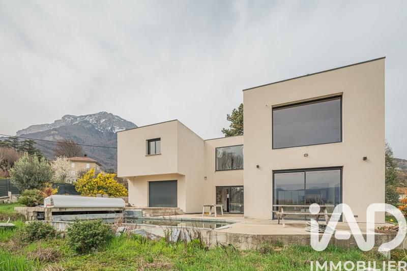Maison - 264 m² - 7 pièces