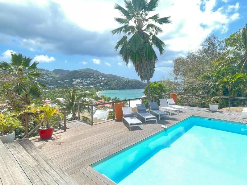 Maison - 236 m² - 8 pièces