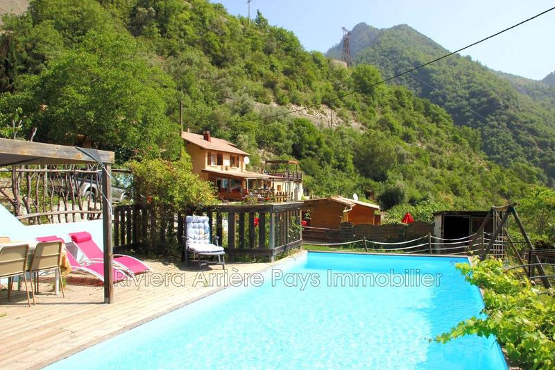 Maison - 212 m² - 9 pièces