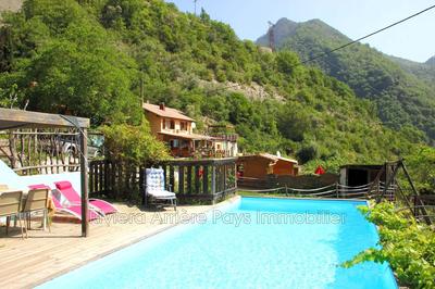 Maison - 212 m² - 9 pièces