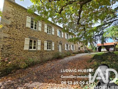 Maison - 235 m² - 7 pièces