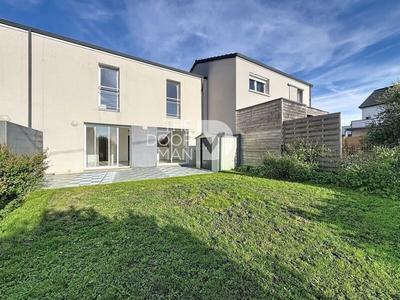 Maison - 99 m² - 4 pièces