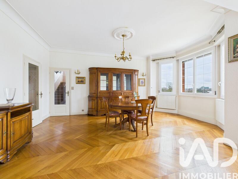 Maison - 209 m² - 9 pièces