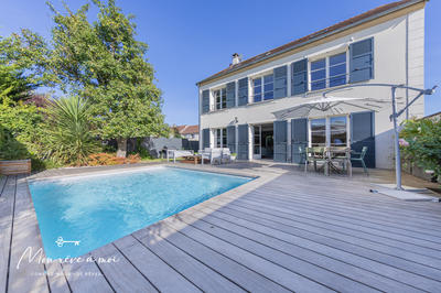 Maison - 207 m² - 8 pièces