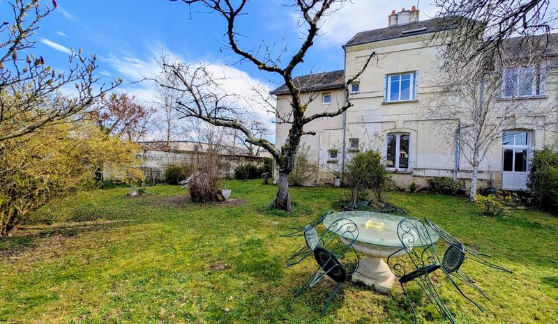 Maison - 247 m² - 8 pièces