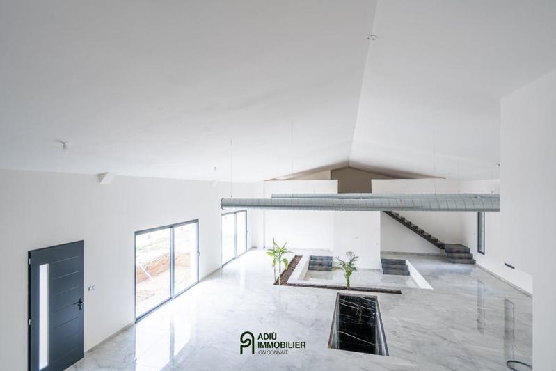 Maison - 254 m² - 5 pièces