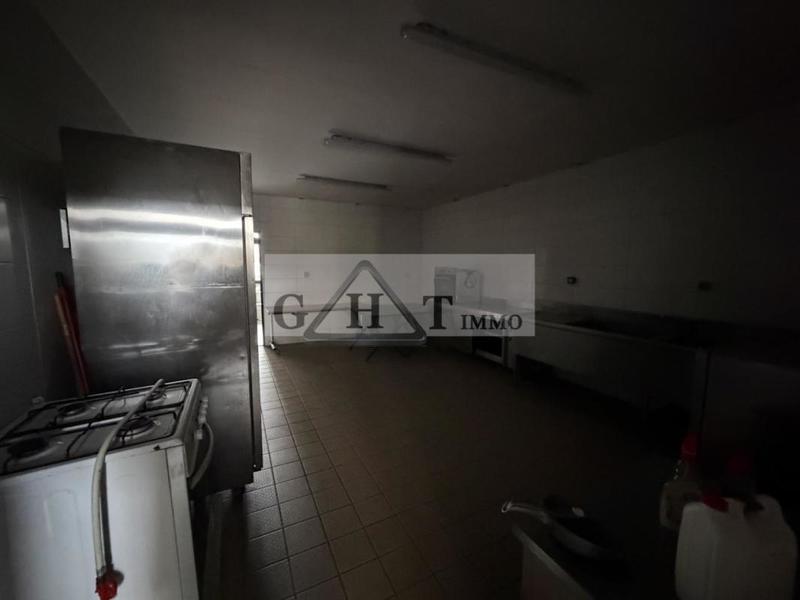 Entrepôt - 1 400 m²