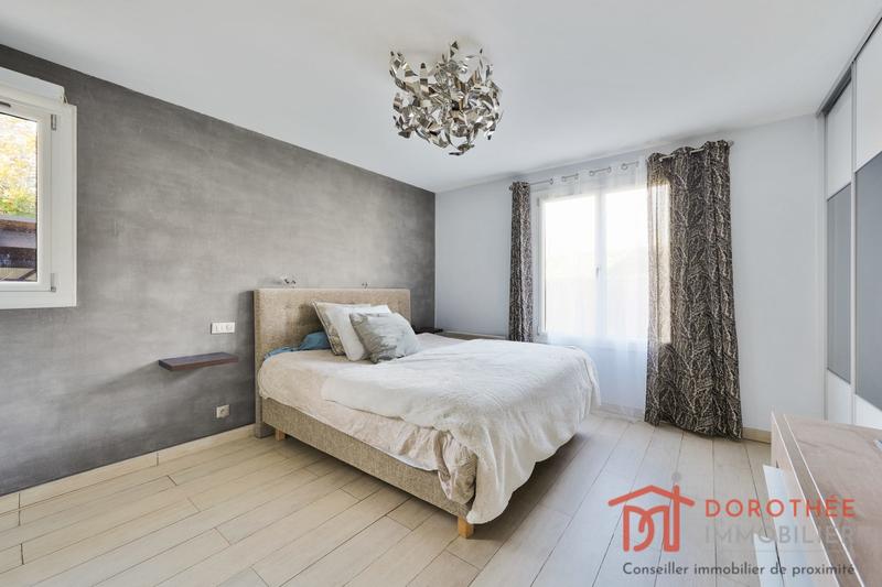 Maison - 212 m² - 8 pièces