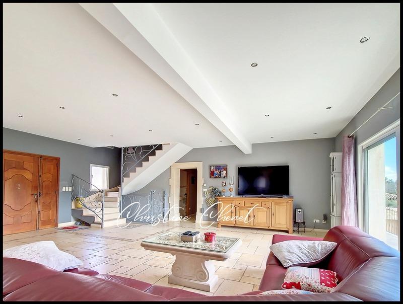 Maison - 174 m² - 5 pièces